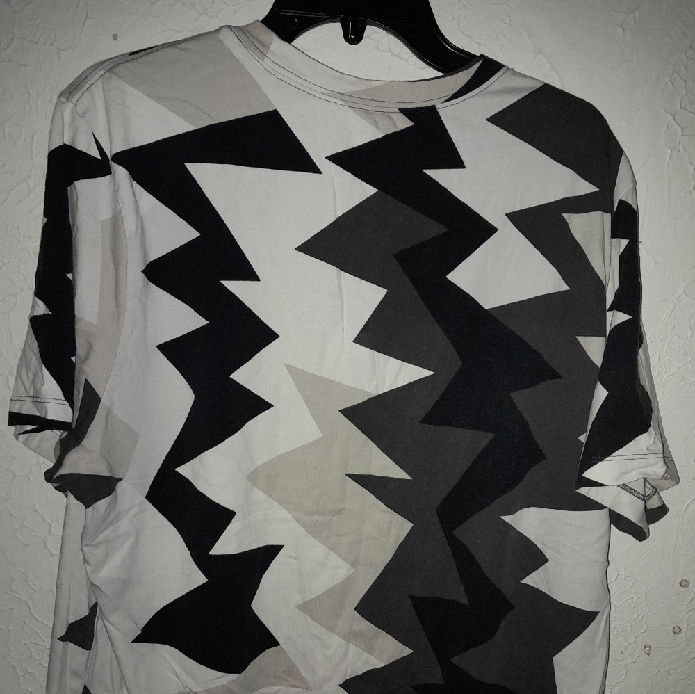 Jordan Black and White Short Sleeve Tee with Zigzag Design